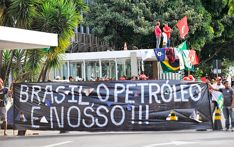 A defesa da soberania nacional passa pela defesa das empresas públicas brasileiras, em especial da Petrobras.