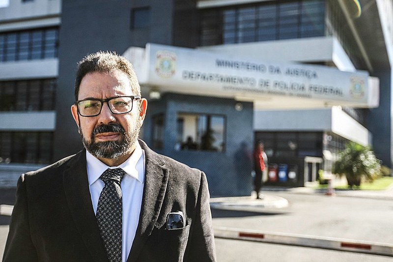 O blogueiro Eduardo Guimarães participa de ato pela democracia em Curitiba