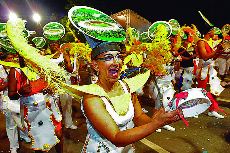10 blocos caricatos desfilam no dia 27 de fevereiro. No dia 28 será a vez de quatro escolas de samba
