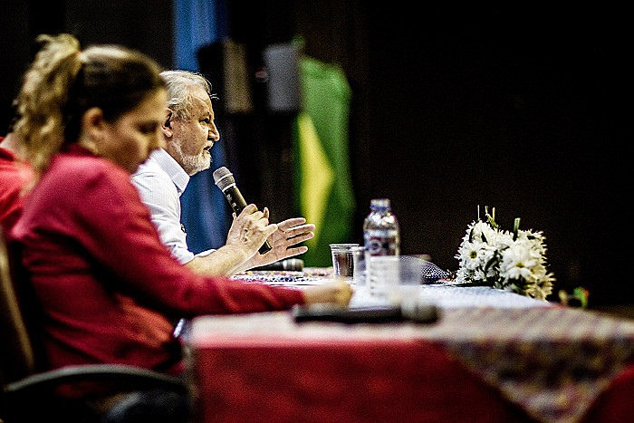 “La sociedad brasileña vive un profunda crisis económica, política, ambiental y social”, describió João Pedro Stedile, de la dirección nacional del movimiento de los Trabajadores Rurales Sin Tierra (MST).