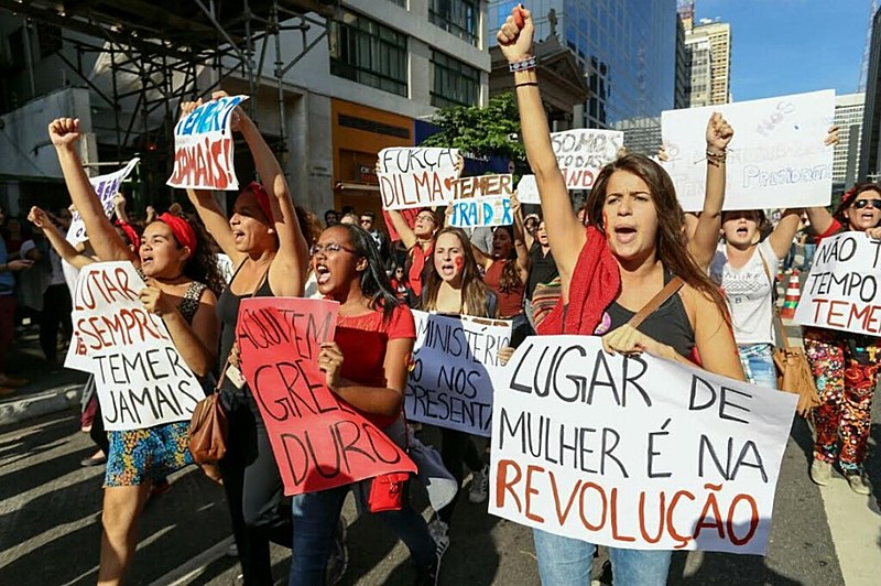 Enquanto mulheres marchavam por mais direitos, presidente Temer fez discurso reduzindo papel da mulher ao lar