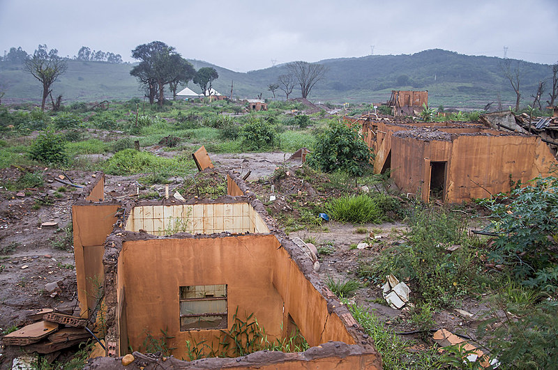 Há quatro anos, a lama da barragem de Fundão, pertencente à Samarco (Vale e BHP Billiton), destruiu o povoado de Bento Rodrigues, em Mariana