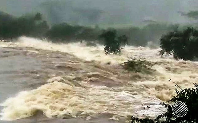 Água da barragem pode atingir vários bairros da região