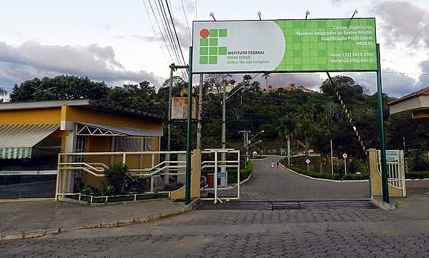 Em nota, IFMG diz ser favorável à manutenção de professor no cargo