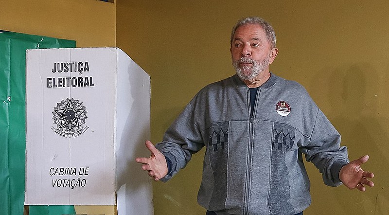 Lula durante a votação do primeiro turno das eleições municipais de 2016, em São Bernardo