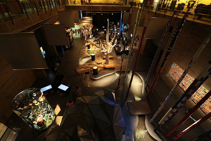 A programação acontece em espaços internos do museu, como o auditório "É do povo"
