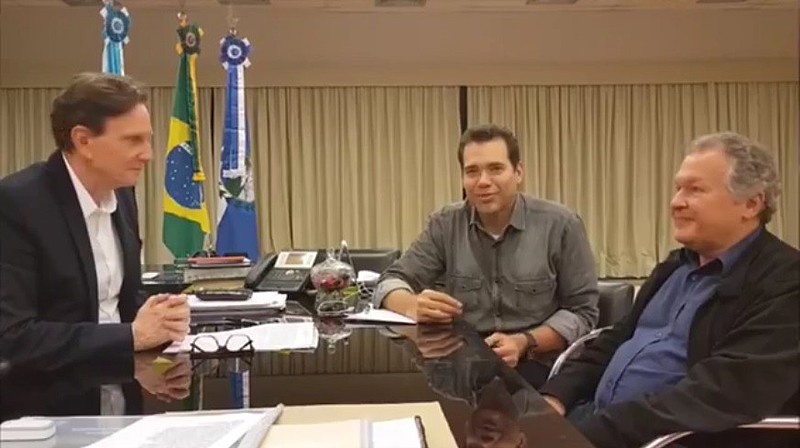 Crivella (à esquerda), Messina e Benjamin (à direita) durante reunião em agosto de 2017