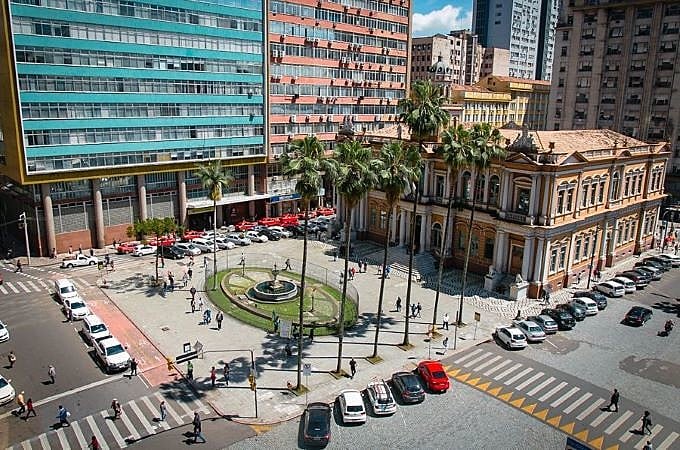 A menos de um ano da eleição municipal, presidentes municipais de partidos de centro e centro-esquerda avaliam o cenário eleitoral