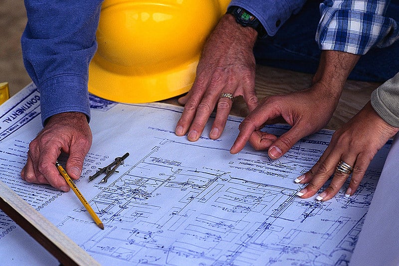 Mais de 5 mil obras estão paralisadas em todo o país, num total de investimentos de mais de R$15 bilhões