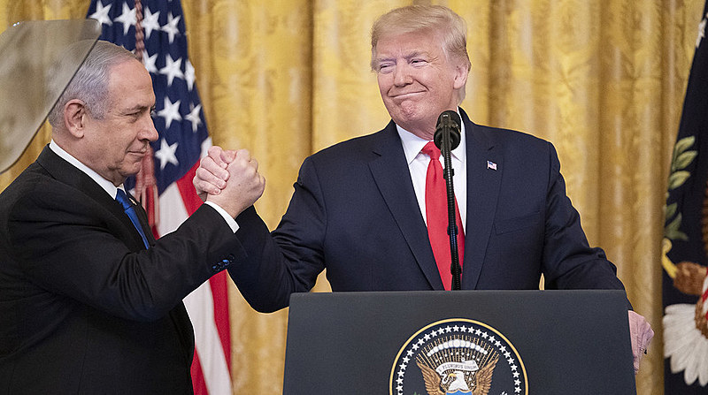 Trump quer legitimar ações ilegais de Netanyahu contra a Palestina, dizem estudiosos