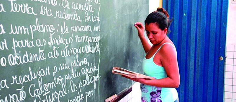 Processo de  ensino-aprendizagem não se dá em apenas um ano, diz professora