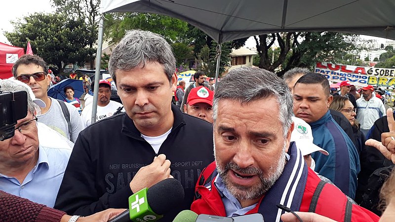O senador Lindbergh Farias (PT-RJ) participa da comissão que vai falar com Lula nesta terça-feira