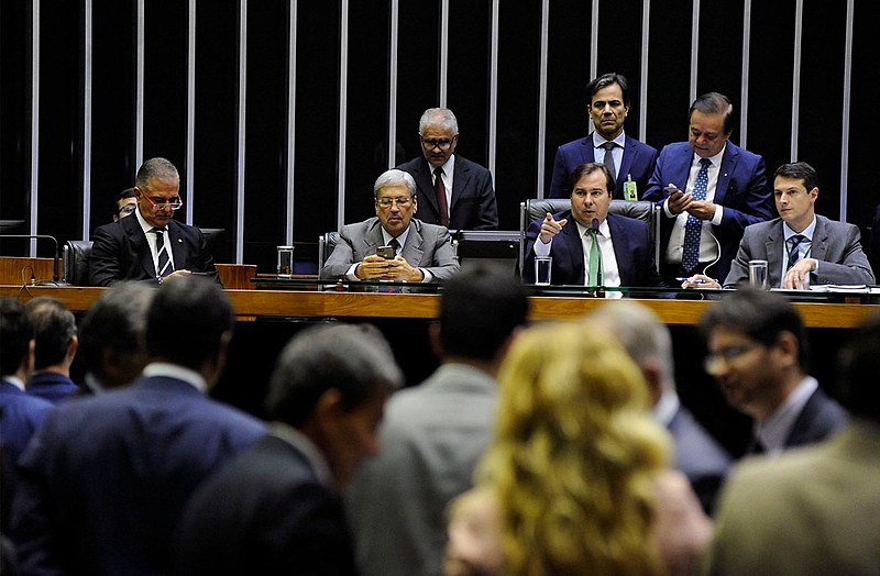 Deputados discutindo em plenário PL 10.332/18, que privatiza seis distribuidoras de energia