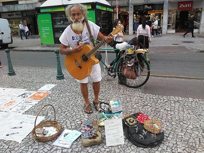 Plá toca na rua XV desde a década de 80.