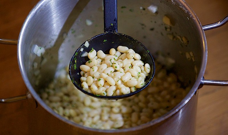 Além do famoso Cassoulet, também é possível fazer patê, hamburguer e vinagrete com feijão branco