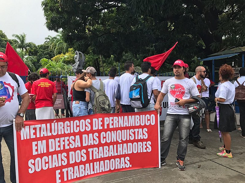 Cerca de mil pessoas participaram do ato "Pela democracia, contra as reformas e em defesa de Lula"