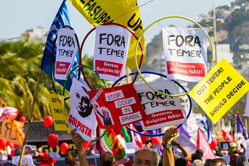 O tabuleiro do poder no Brasil está em frenético movimento.