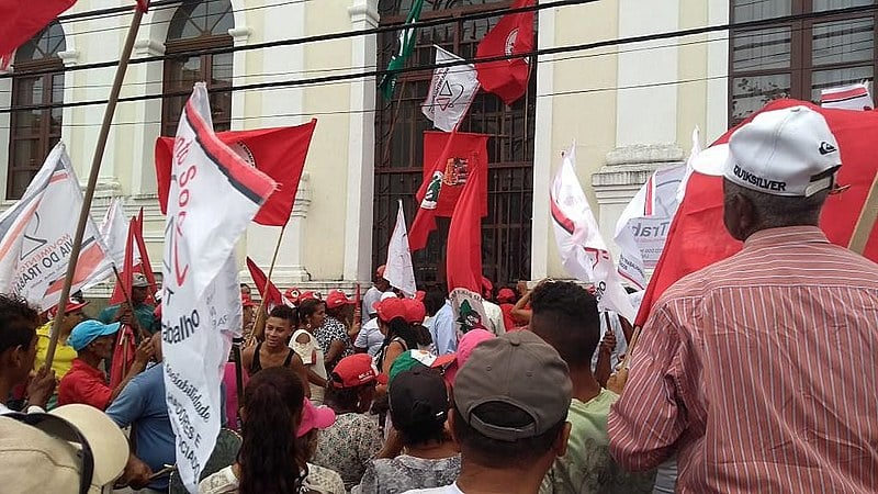 Sem-terra ocupam Incra e Ministério da Fazenda em Maceió (AL)