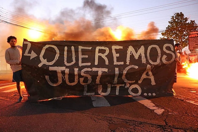 Moradores da comunidade dizem que os jovens não estavam armados e foram executados