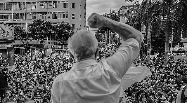 Ex-presidente Lula em visita a Nova Iguaçu, no Rio de Janeiro.
