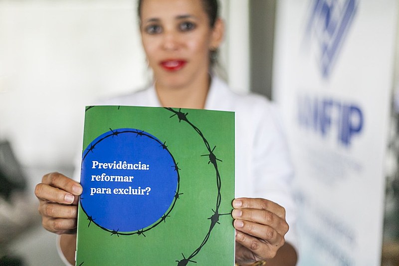 O estudo "Previdência: Reformar para Excluir?" foi organizado por um grupo de quase 50 especialistas