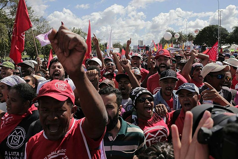Os manifestantes que agora descansam e voltam para casa demonstraram o tamanho da ousadia e coragem de enfrentar um governo ilegítimo.
