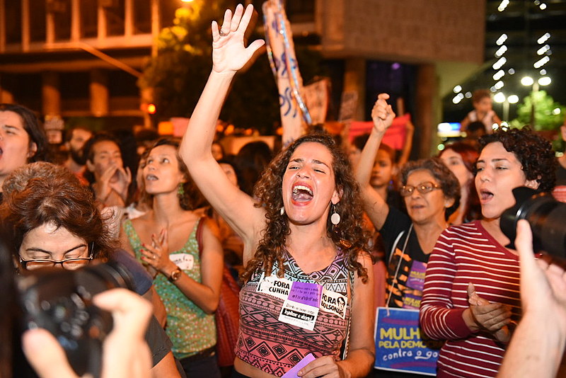 Depois de ato em frente à Alerj, mulheres saíram em marcha para denunciar violência contra mulheres