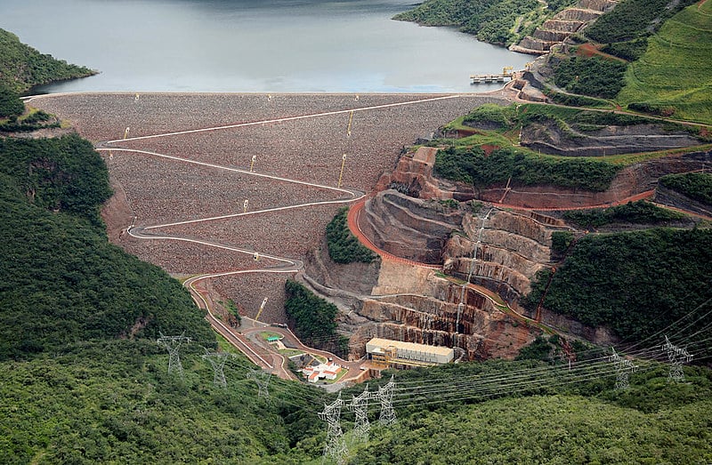Usina de Irapé, concluída sem licitação no governo Aécio Neves (PSDB): famílias no entorno não têm energia elétrica