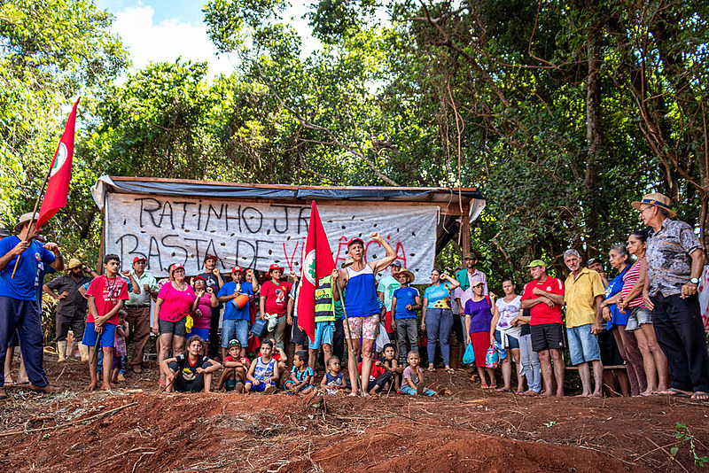 Famílias sem terra se unem contra ameaças feitas pelo governo paranaense