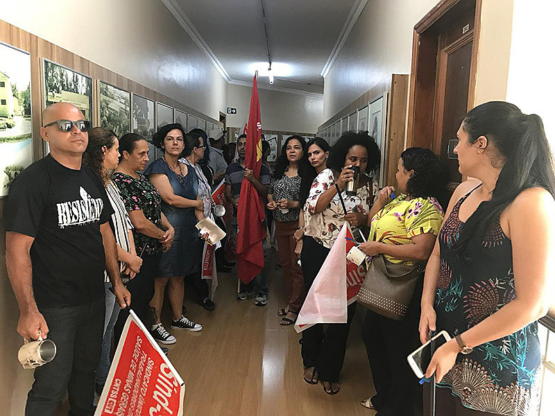 Ocupação protesta contra decisão da presidência da Fhemig de cortar refeição e lanches de funcionários da Administração Central