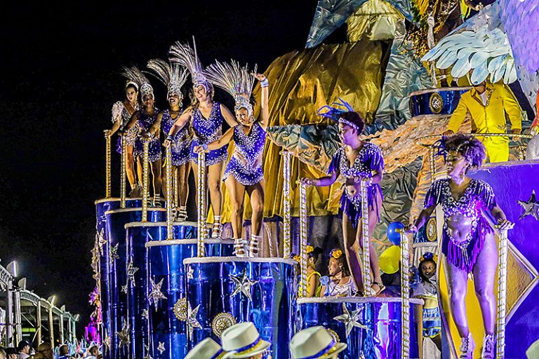 Desfile das escolas de samba de Porto Alegre ocorre neste final de semana