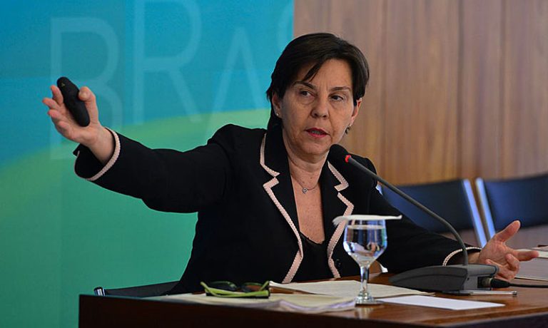 “Situação é de altíssimo risco”, define ex-ministra Tereza Campello sobre fim do Bolsa Família