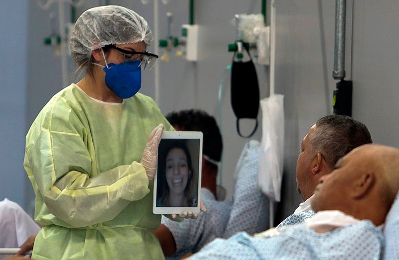 Enfermeira pediátrica em treinamento