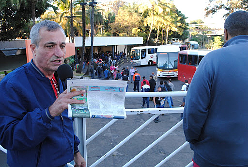 Geraldo Valgas dando entrevista