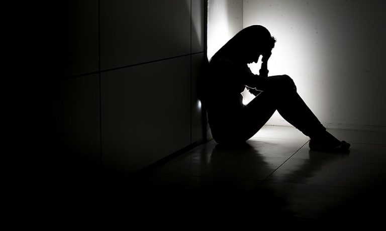 Bolsa Família reduz mortes de pessoas com transtornos mentais, diz estudo da Fiocruz