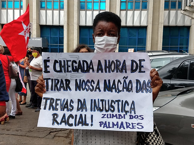 Manifestantes lembraram luta por justiça racial e reverenciaram nomes como o do líder quilombola Zumbi dos Palmares