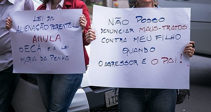 'Lei da Alienação Parental perpetua violências contra mães e crianças', afirma advogada