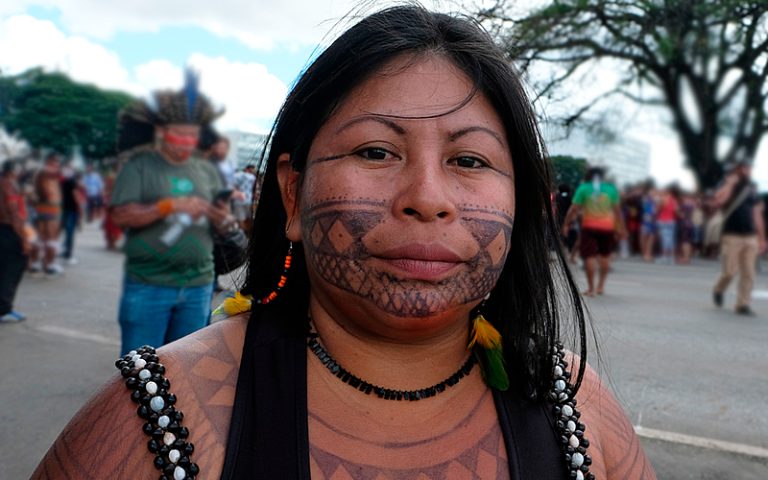 “Prefiro a liberdade do meu povo”, diz liderança Munduruku ameaçada de morte no Pará