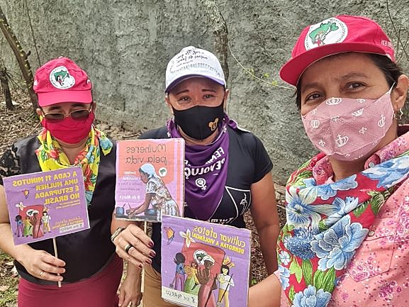 Em Gravatá (PE), as mulheres do MST estão realizando ações simbólicas no campo neste 8M, como o plantio de mudas