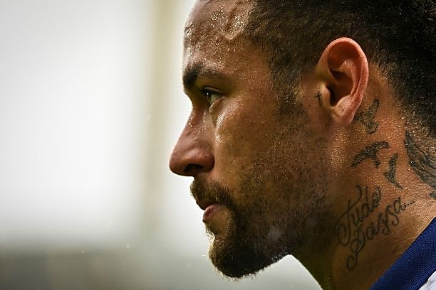 Neymar é acusado de tentar subornar ativista LGBT em caso de homofobia