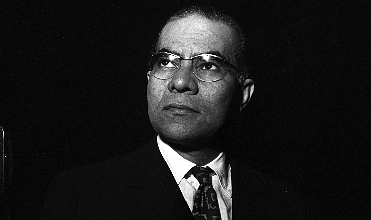 Josué de Castro: há 50 anos morria o homem que explicou a pobreza no Brasil	