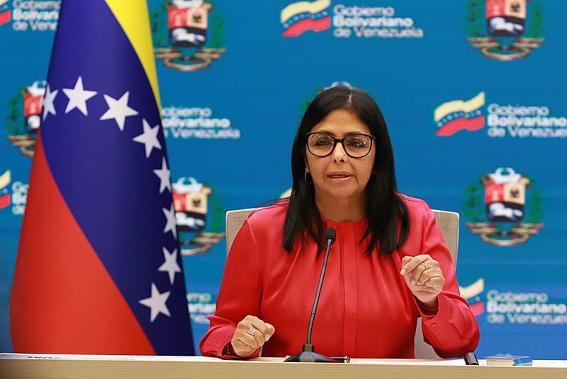 Delcy Rodríguez, em pronunciamento à imprensa, afirmou que único presidente da Venezuela é Nicolás Maduro
