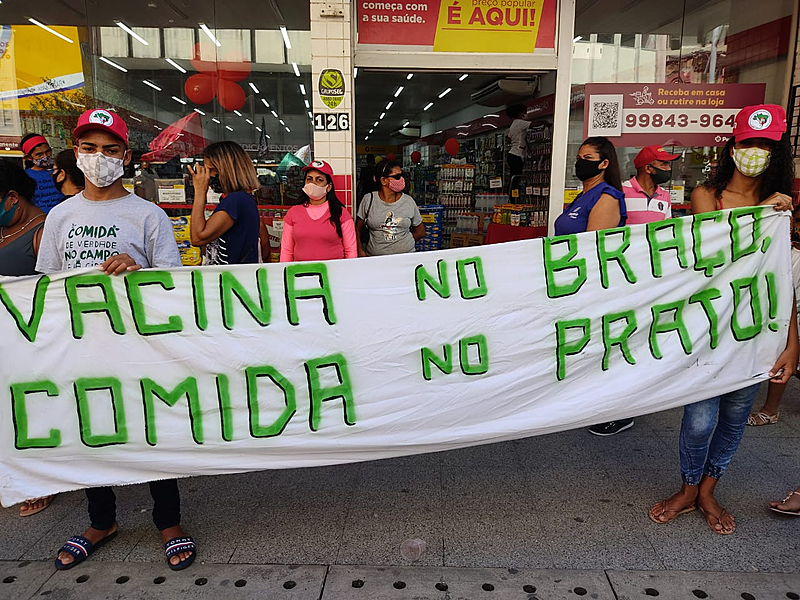 Ato em Maceió (AL) reúne movimentos populares do campo e da cidade na defesa da vacinação para toda a população e contra a política de Bolsonaro