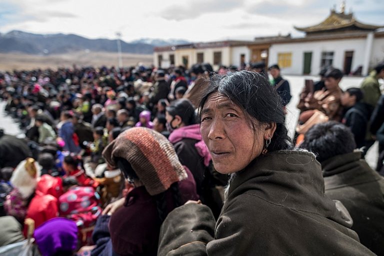 China erradica pobreza extrema enquanto bilionários dão voltinha no espaço