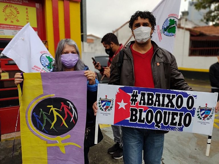Contra bloqueio econômico, protestos pelo Brasil marcam aniversário de Fidel Castro