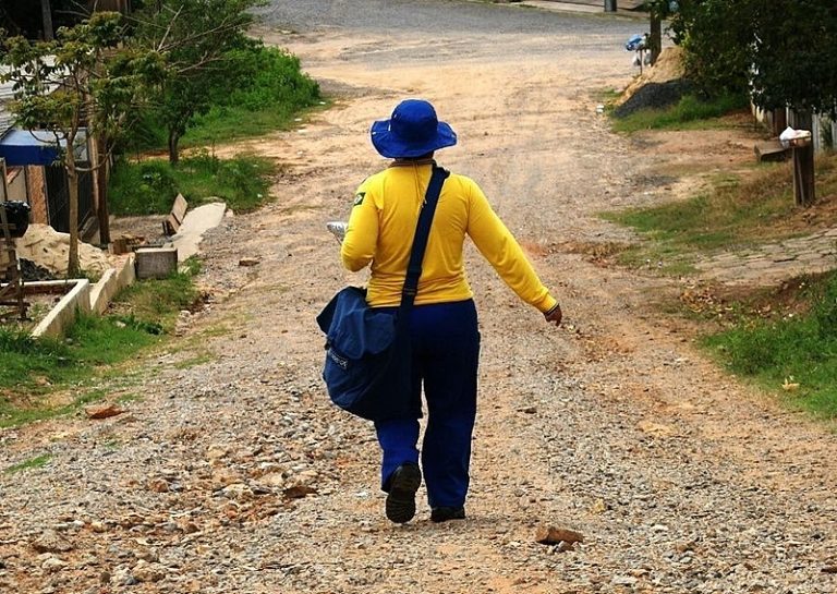 Com trabalhadores em greve, Correios anunciam fechamento de agências e demissões