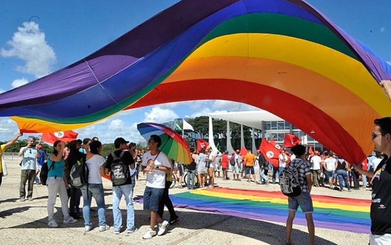 Projeto que proíbe linguagem neutra em escolas pode ser votado na CLDF