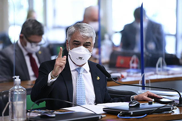 “É necessária mobilização para cobrar o impeachment”, diz Humberto Costa sobre relatório da CPI