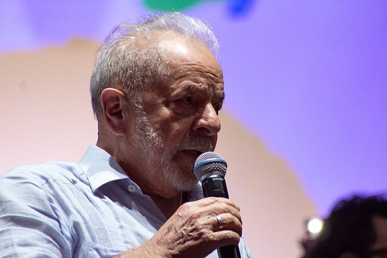 “Se preparem: vamos abrasileirar o preço do combustível”, promete Lula apostando em sua eleição