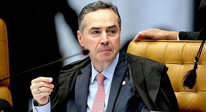 'Deve ser tratado como uma questão de saúde pública', diz Barroso ao votar a favor do aborto